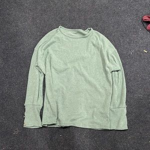 Woman’s sweater never worn